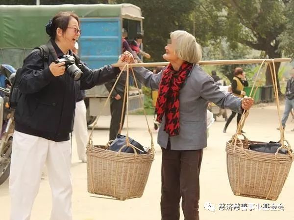 廣州冬令送祝福 手工圍巾系溫情