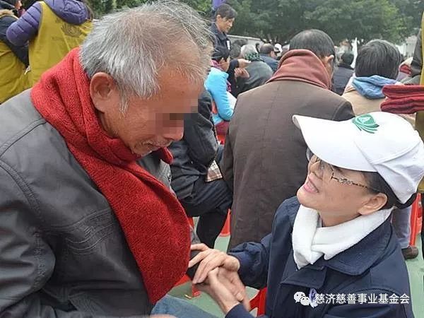 廣州冬令送祝福 手工圍巾系溫情